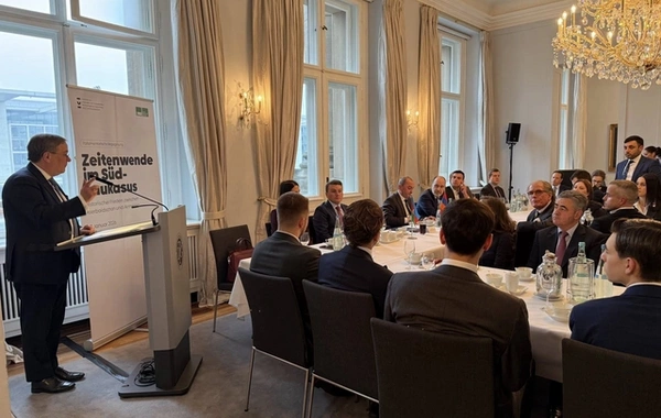 Almaniya XİN başçısı azərbaycanlı və ermənistanlı səfirlərlə bir arada