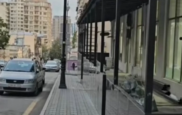 Bakıda piyada səkisinin zəbt edilməsinin qarşısı alınıb