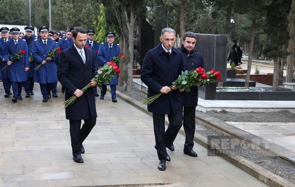 AZAL təyyarəsinin qəzaya uğramasının ildönümü ilə bağlı İkinci Fəxri xiyabanda məzarlar ziyarət edilib