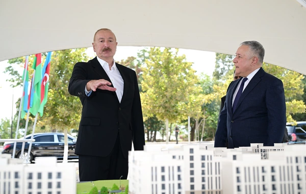 İlham Əliyev Naxçıvan şəhərində sosial evlər kompleksinin təməlini qoyub