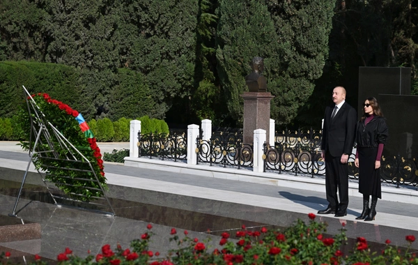 Ilham Aliyev and Mehriban Aliyeva visited the grave of the national leader Heydar Aliyev