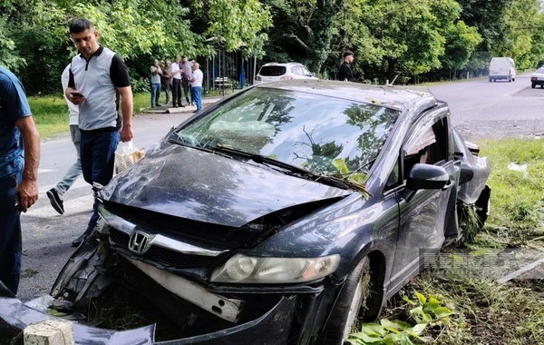 Qaxda iki avtomobil toqquşub, xəsarət alanlar var