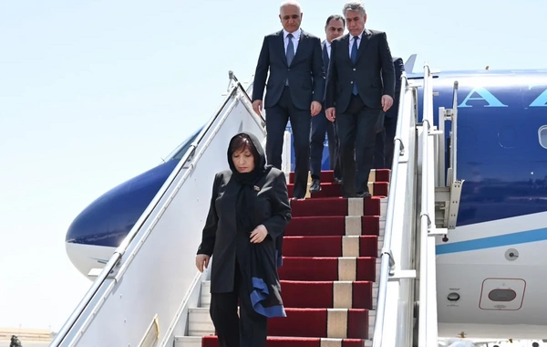 Sahibə Qafarova Xameneinin vida mərasimində iştirak edib