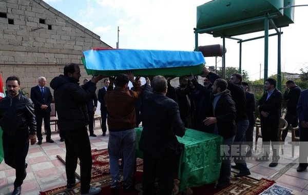 İtkin-şəhid Mikayıl Əliyevin nəşinin qalıqları dəfn edilib İtkin-şəhid Mikayıl Əliyevin nəşinin qalıqları dəfn edilib