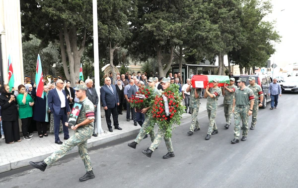 İtkin şəhid Tərlan Rüstəmov Lökbatan qəsəbəsindəki Şəhidlər xiyabanında torpağa tapşırılıb