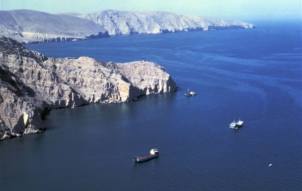 İran Hörmüz boğazını gəmilər üçün açdı