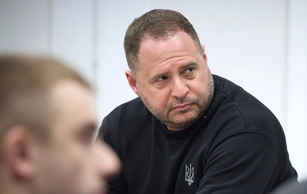 Axtarışlar zamanı Yermakın telefon və notbukları götürülüb