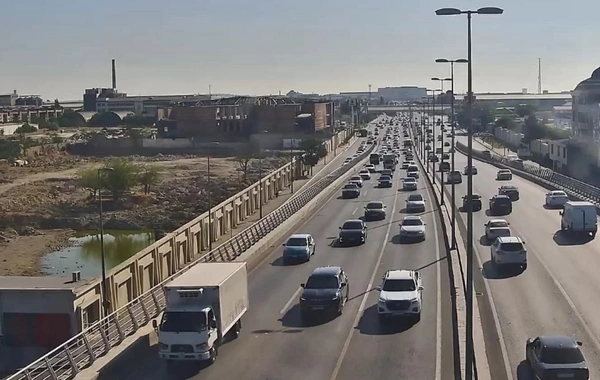 Bakının bir sıra yollarında tıxac yaranıb