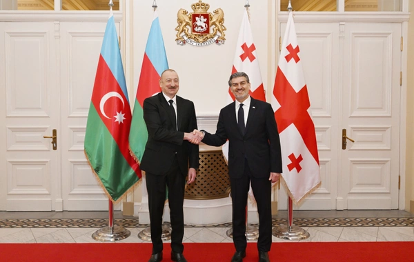 İlham Əliyevin Gürcüstanın Prezidenti ilə təkbətək görüşü olub