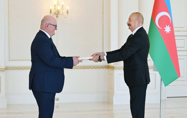 Prezident İlham Əliyev Böyük Britaniyanın Azərbaycanda yeni təyin olunmuş səfirinin etimadnaməsini qəbul edib