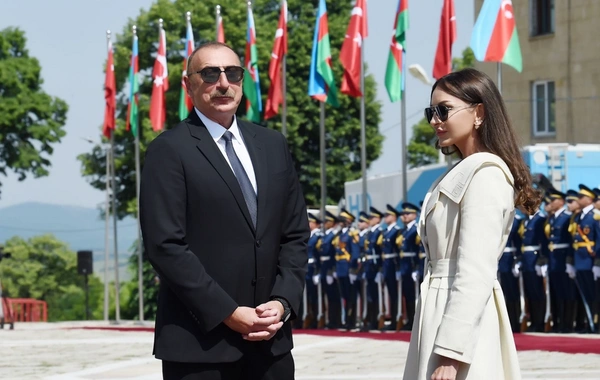 MM Prezident və Birinci xanıma Müstəqilliyin Bərpası Günü münasibətilə təbrik məktubu ünvanlayıb