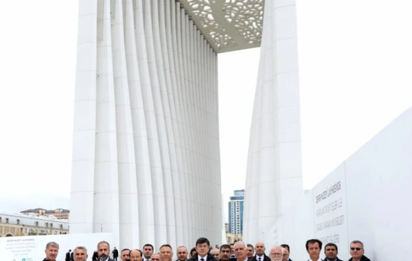 Azərbaycanda səfərdə olan türkiyəli rektorlar Zəfər parkını ziyarət ediblər