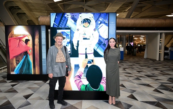 Leyla Əliyeva "Yüksələn işıq" sərgisində iştirak edib