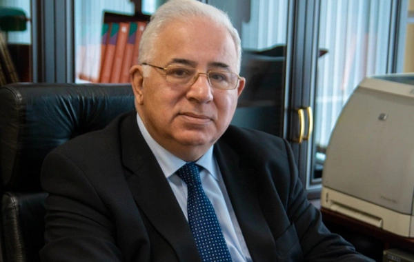 Vladimir Putin azərbaycanlı alimi təltif edib