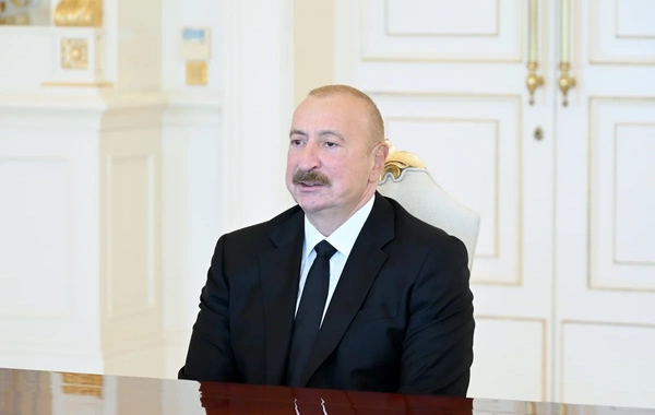 İlham Əliyev Türkiyənin xarici işlər nazirini qəbul edib