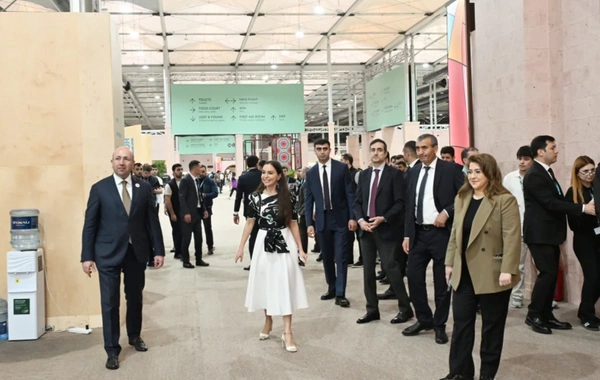 Leyla və Arzu Əliyevalar "Urban Expo" sərgisi ilə tanış olublar