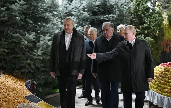 Президент Ильхам Алиев принял участие в неформальном ужине глав государств СНГ в Душанбе