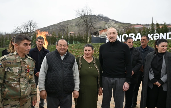 İlham Əliyev Xocavəndin Xanoba kəndində fərdi evlərin və infrastrukturun bərpası sahəsində görülən işlərlə tanış olub