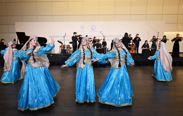 Heydər Əliyev Fondunun dəstəyi ilə alınan musiqi alətlərinin təqdimatı olub Heydər Əliyev Fondunun dəstəyi ilə alınan musiqi alətlərinin təqdimatı olub