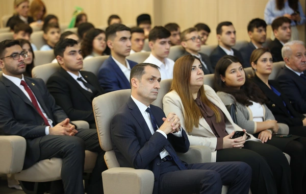 SOCAR-ın Bakı Ali Neft Məktəbinin nəzdində fəaliyyət göstərən Rəqəmsal Biliklər Liseyinin rəsmi açılış mərasimi keçirilib