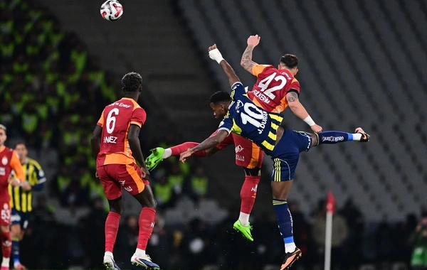 Qalatasaray və Fənərbağça son oyuna görə cəzalandırıldılar