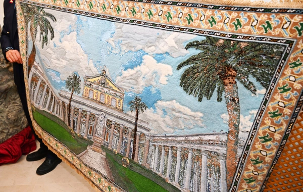 Birinci vitse-prezident Mehriban Əliyeva Müqəddəs Pavel Bazilikasının baş keşişi ilə görüşüb