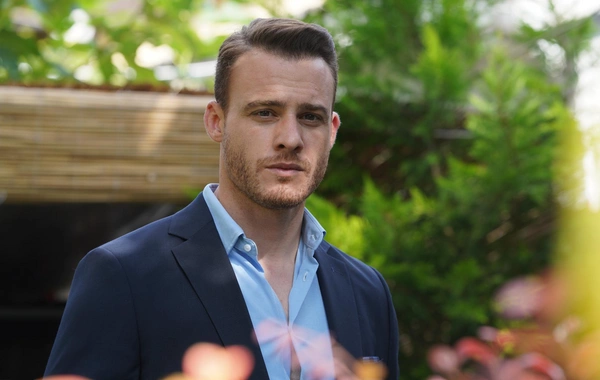 Kerem Bursin məşhur müğənniyə 25 000 dollarlıq çanta aldı