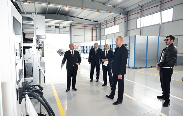 Prezident Ağdam Sənaye Parkında görülən işlərlə tanış olub, zavodların açılışlarında iştirak edib