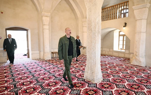 İlham Əliyev Ağdamın Qiyaslı kəndindəki tarixi məscidin binasının bərpadan sonra açılışında iştirak edib