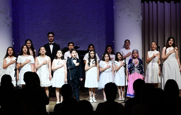 Leyla Əliyeva və Alyona Əliyeva Müstəqillik Gününə həsr olunmuş konserti izləyiblər