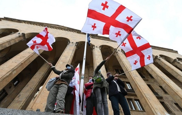 İşə düşən ənənəvi ssenari: Gürcüstanda Qərbin növbəti rəngli inqilab hədəfi