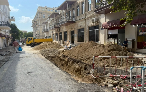 В центре Баку началась ликвидация некоторых автомобильных дорог