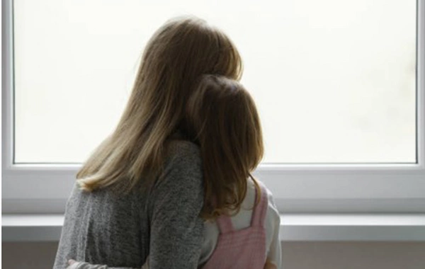 Cəzası uşağına görə təxirə salındı...