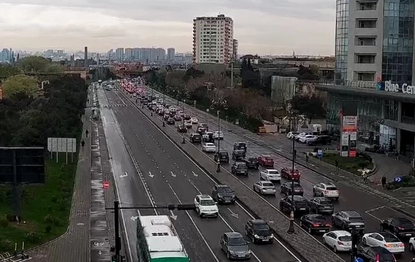 Bu yollarda nəqliyyatın sıxlığı yaranıb
