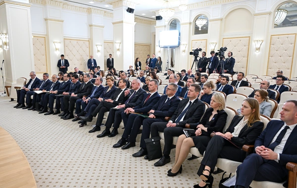 Azərbaycan və Latviya prezidentləri mətbuata bəyanatlarla çıxış edirlər