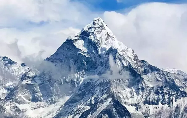 Everestdə filippinli alpinist həyatını itirib