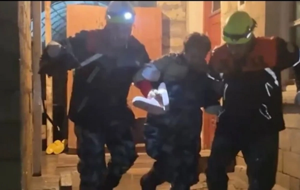 FHN: Bakı, Sumqayıt və Abşeronda su basmış ərazilərdən insanlar təxliyə edilib