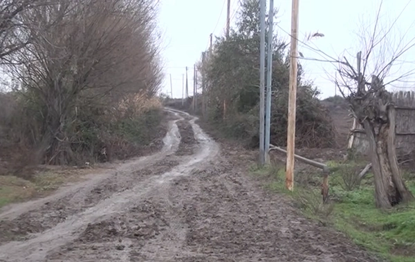 "Kəndə təcili yardım gələ bilmir" - Saatlı sakinlərinin kabusuna çevrilən yollar