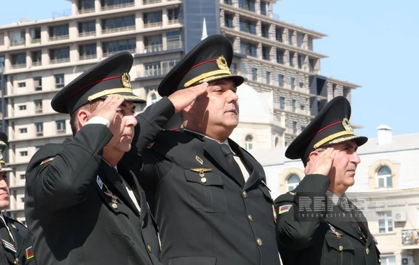 Dövlət və hökumət rəsmiləri Bakıdakı Zəfər parkında olublar
