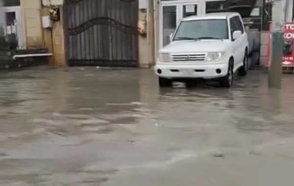 Masazırda yolları su basıb