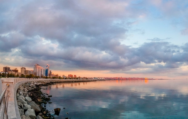 Bakı buxtası neft ləkələrindən təmizlənəcək – 1,77 milyon manat ayrılır
