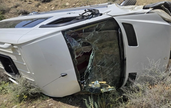 Azərbaycanda içində çox sayda şagird olan avtobus AŞDI - Hadisə yerindən GÖRÜNTÜLƏR