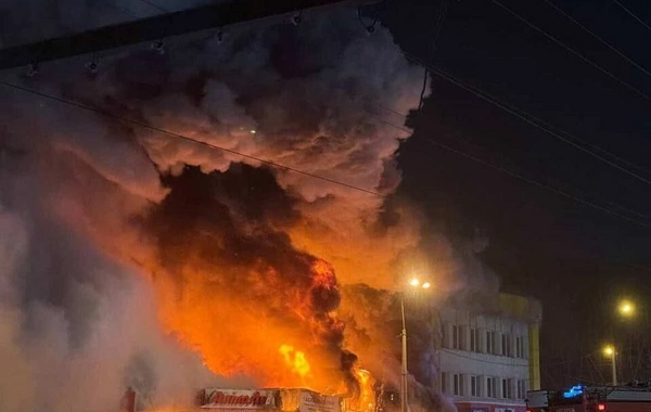 İrkutskda ticarət mərkəzində yanğın olub