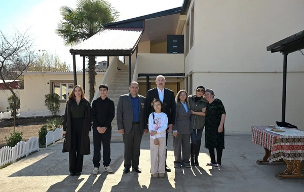 Prezident İlham Əliyev Xocavənd şəhərində görülmüş işlərlə tanış olub, şəhər və kənd sakinləri ilə görüşüb