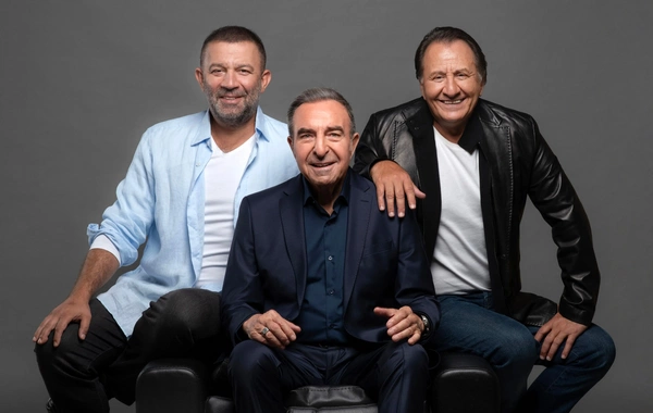 Məşhur aktyorların 20 il əvvəlki fotosu gündəm oldu