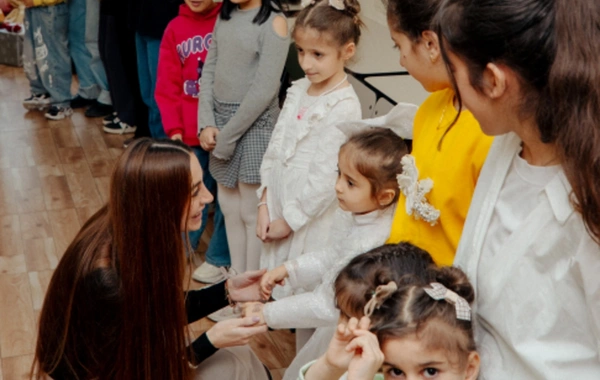 Leyla Əliyeva, Arzu Əliyeva və Alyona Əliyeva "Təmiz Dünya" sığınacağındakı uşaqların bayram sevincinə şərik olublar