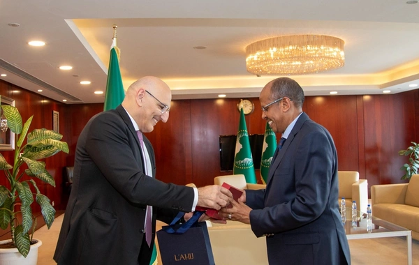 Elçin Əmirbəyov Afrika İttifaqı Komissiyasının sədri Mahmud Əli Yusuf ilə görüşüb