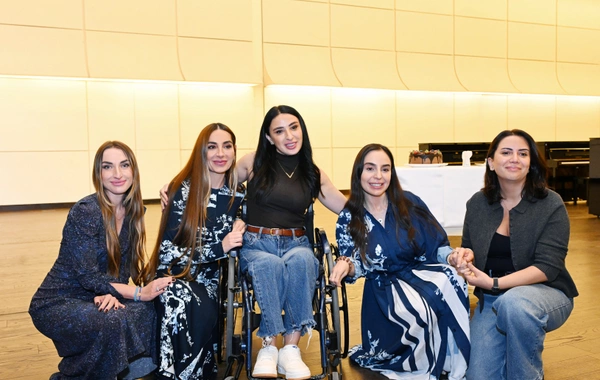 Heydər Əliyev Fondunun dəstəyi ilə alınan musiqi alətlərinin təqdimatı olub Heydər Əliyev Fondunun dəstəyi ilə alınan musiqi alətlərinin təqdimatı olub