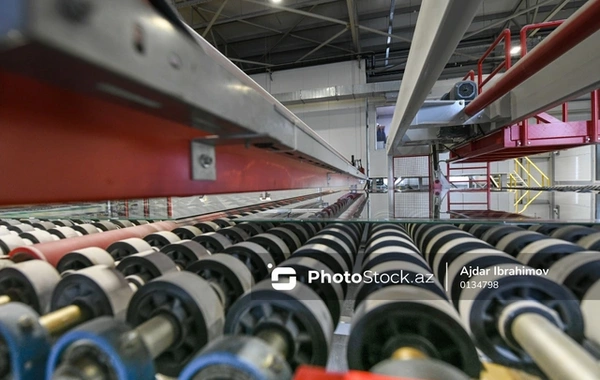 Azərbaycanda vərəqə şüşə istehsal edən ilk zavoddan REPORTAJ