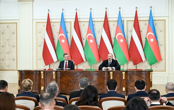 Azərbaycan və Latviya prezidentləri mətbuata bəyanatlarla çıxış edirlər